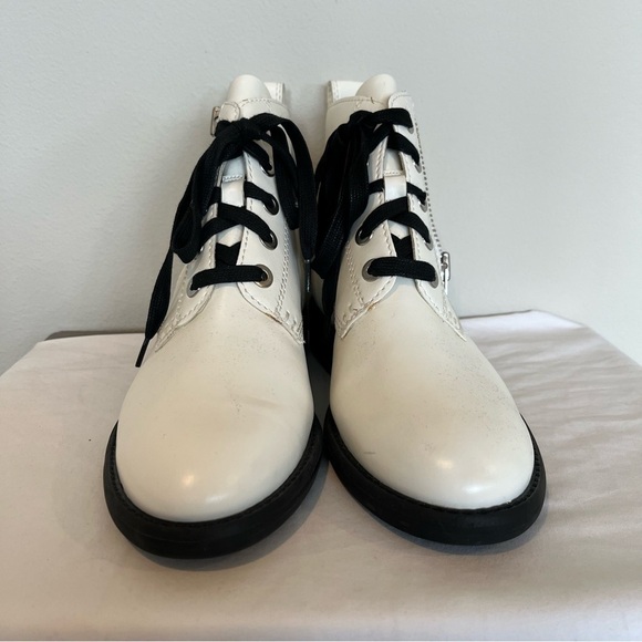 ABOUND-NWT White Combat Lace Up Ankle Boots With Black Laces Size 7.5 - Picture 3 of 12
